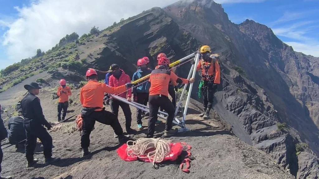 Evakuasi Pendaki Brasil di Gunung Rinjani: Kesulitan dan Persepsi Tim SAR